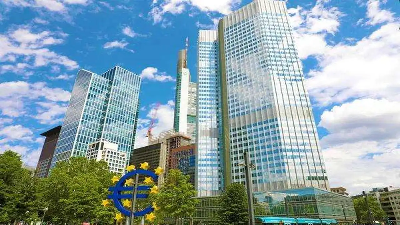 تثبيت أسعار الفائدة الأوروبية الأسبوع المقبل يثير التساؤلات حول سبتمبر